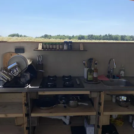 Camping Glamping Lille Strandbygard *